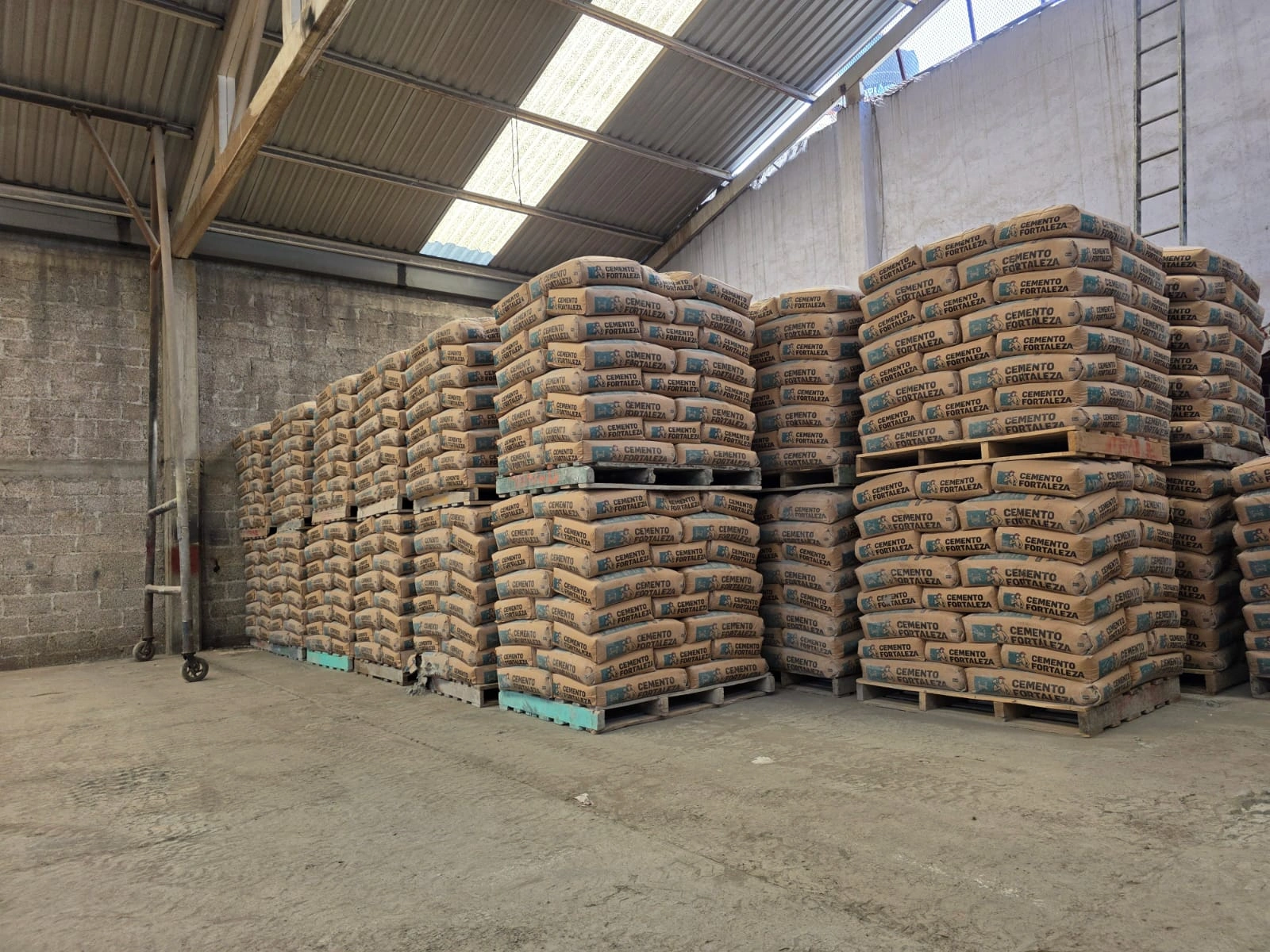 Construcción abastecida por Grupo Siempre Fuerte